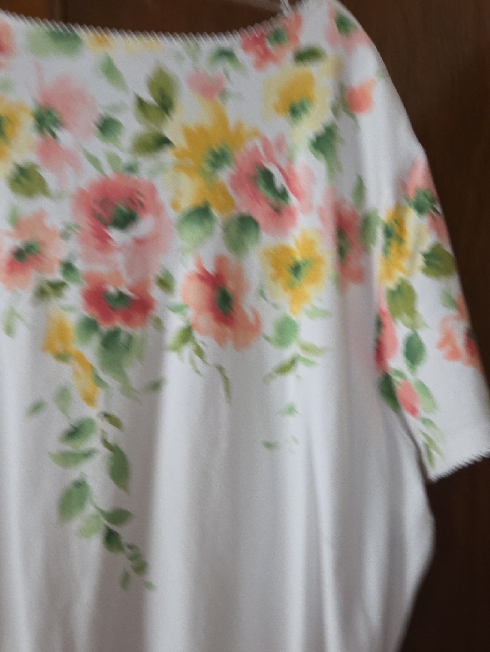 WORN ONCE Women’s White Floral Sequin Scoop Neck Top - Picture 8 of 10